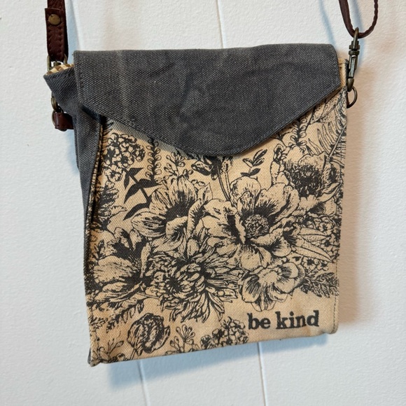PRIMITIVES BY KATHY Be Kind Crossbody Purse - Picture 1 of 7